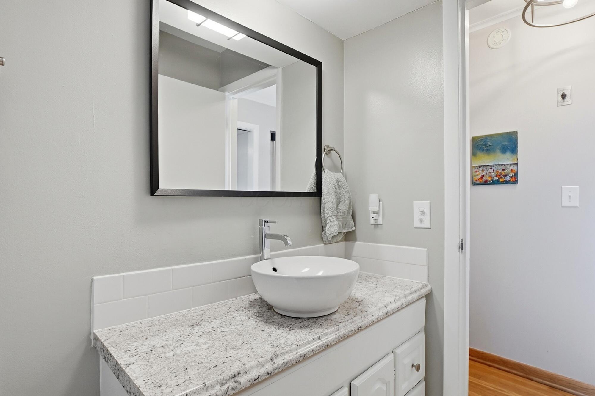 1237 Haddon Road Columbus, OH 43209 - Photo 25 of 64 026