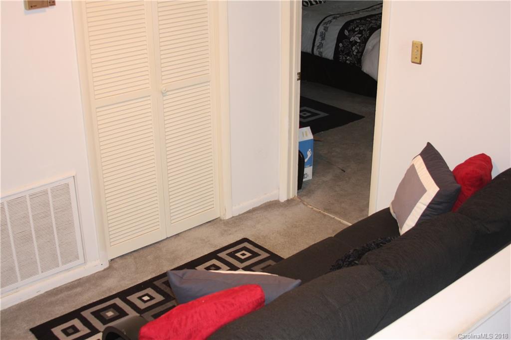 5805 Sharon Road, Unit J Charlotte, NC 28210 - Photo 18 of 33 Gallery Image 18