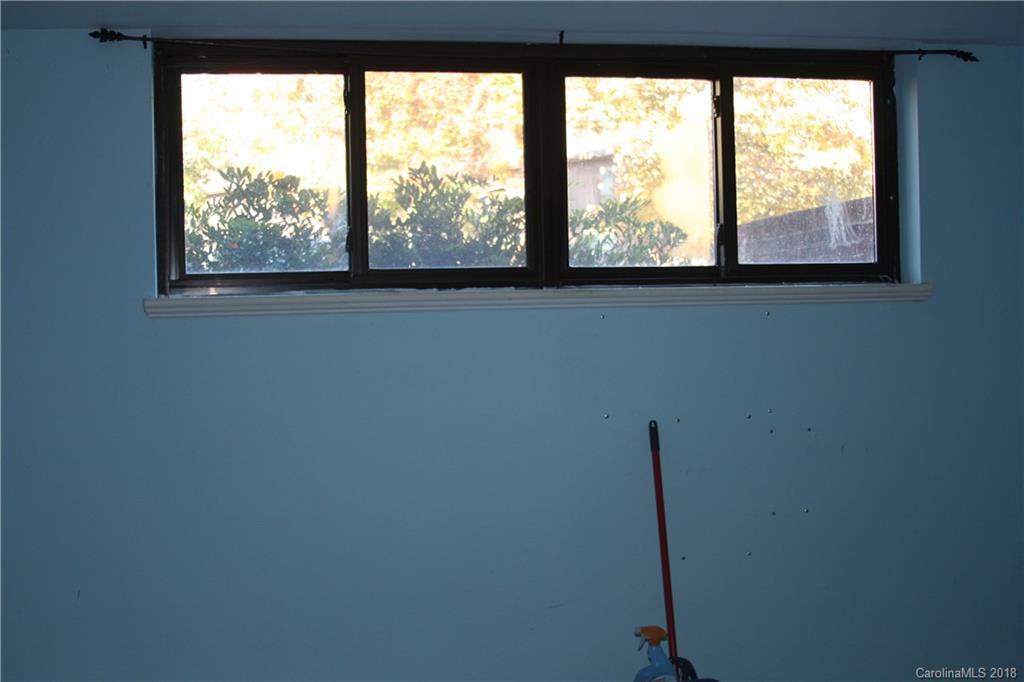 5805 Sharon Road, Unit J Charlotte, NC 28210 - Photo 7 of 33 Gallery Image 7