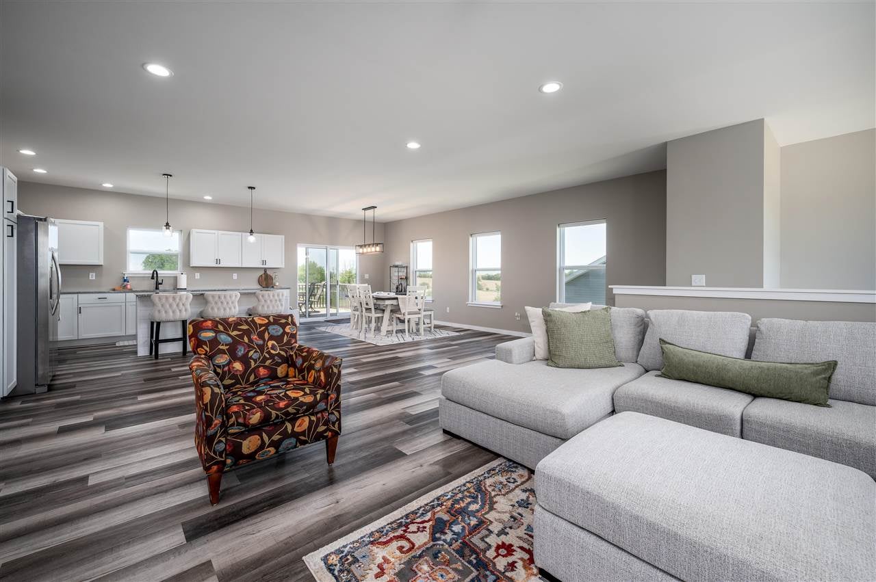 440 Galileo Drive Riverside, IA 52327 - Photo 6 of 42 Gallery Image 6