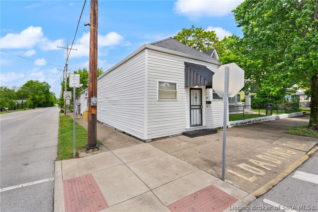 620 West Spring Street New Albany, IN 47150 - Photo 2 of 22