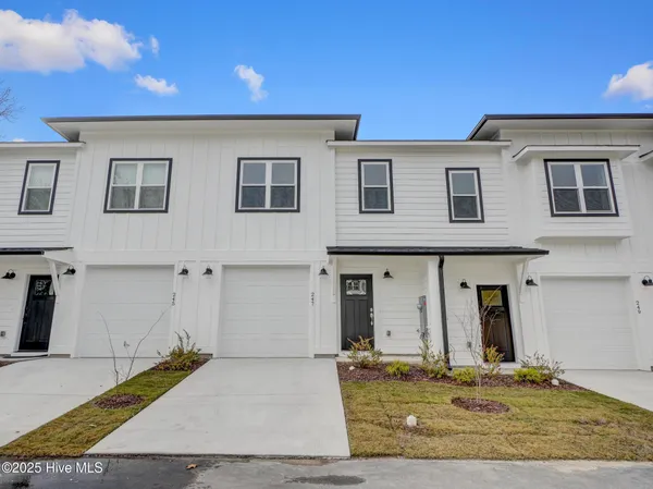 $335,000 | 247 Townhome Lane, Unit 247, Southern Pines, NC 28387