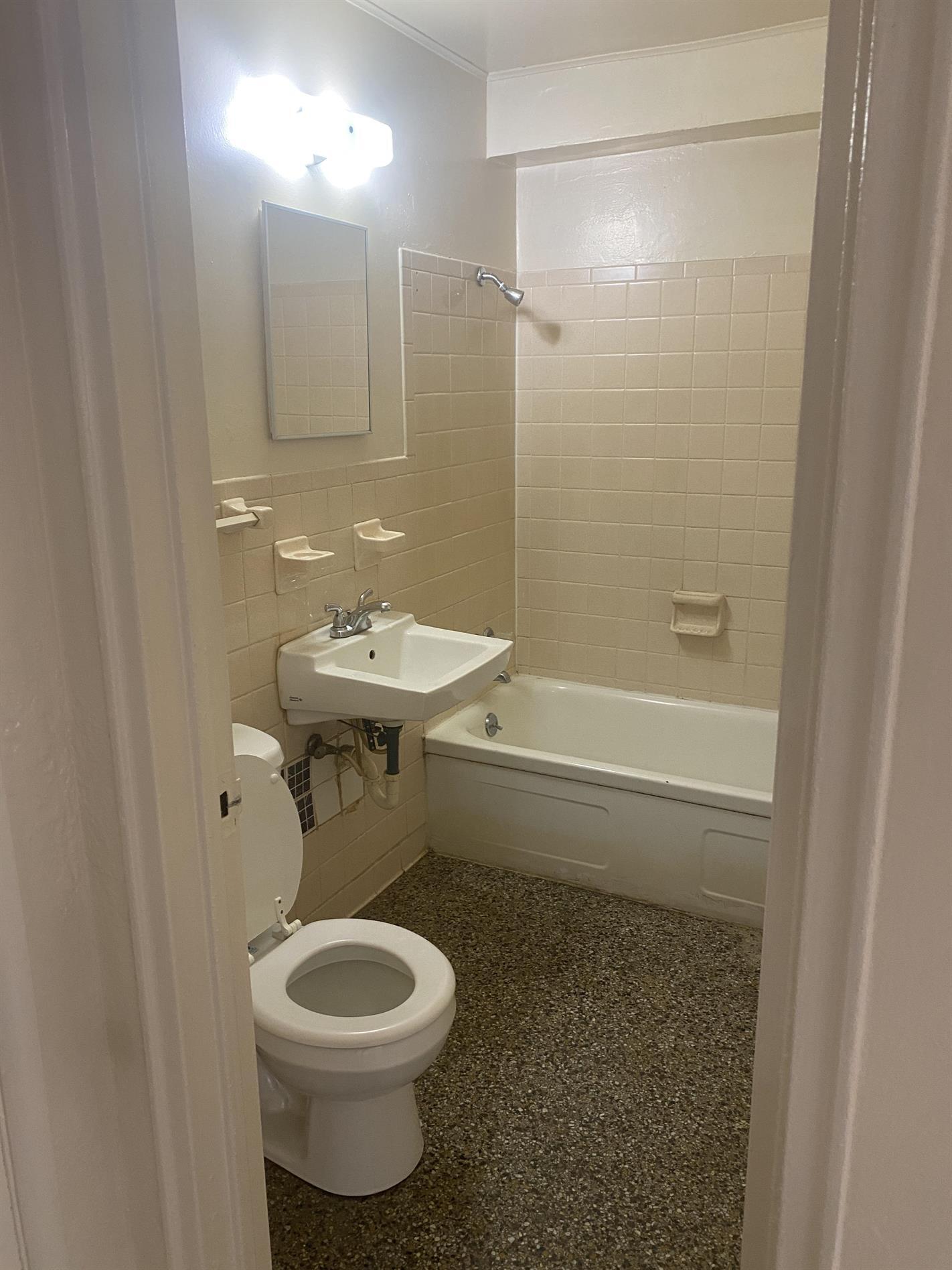 100 Ridgeview Lane, Unit 31 Bassett, VA 24055 - Photo 5 of 6 100 Ridge View Lane Apt 31 4