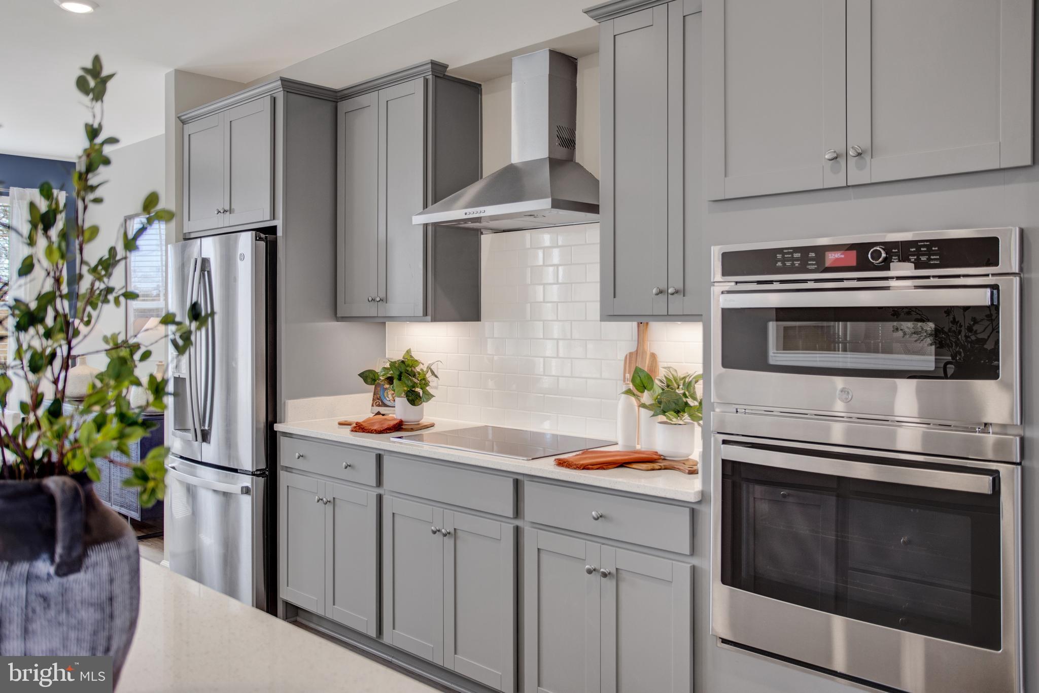 9666 Swallowtail Lane Manassas, VA 20110 - Photo 13 of 92 Wentworth Model - Kitchen with SS Appliances