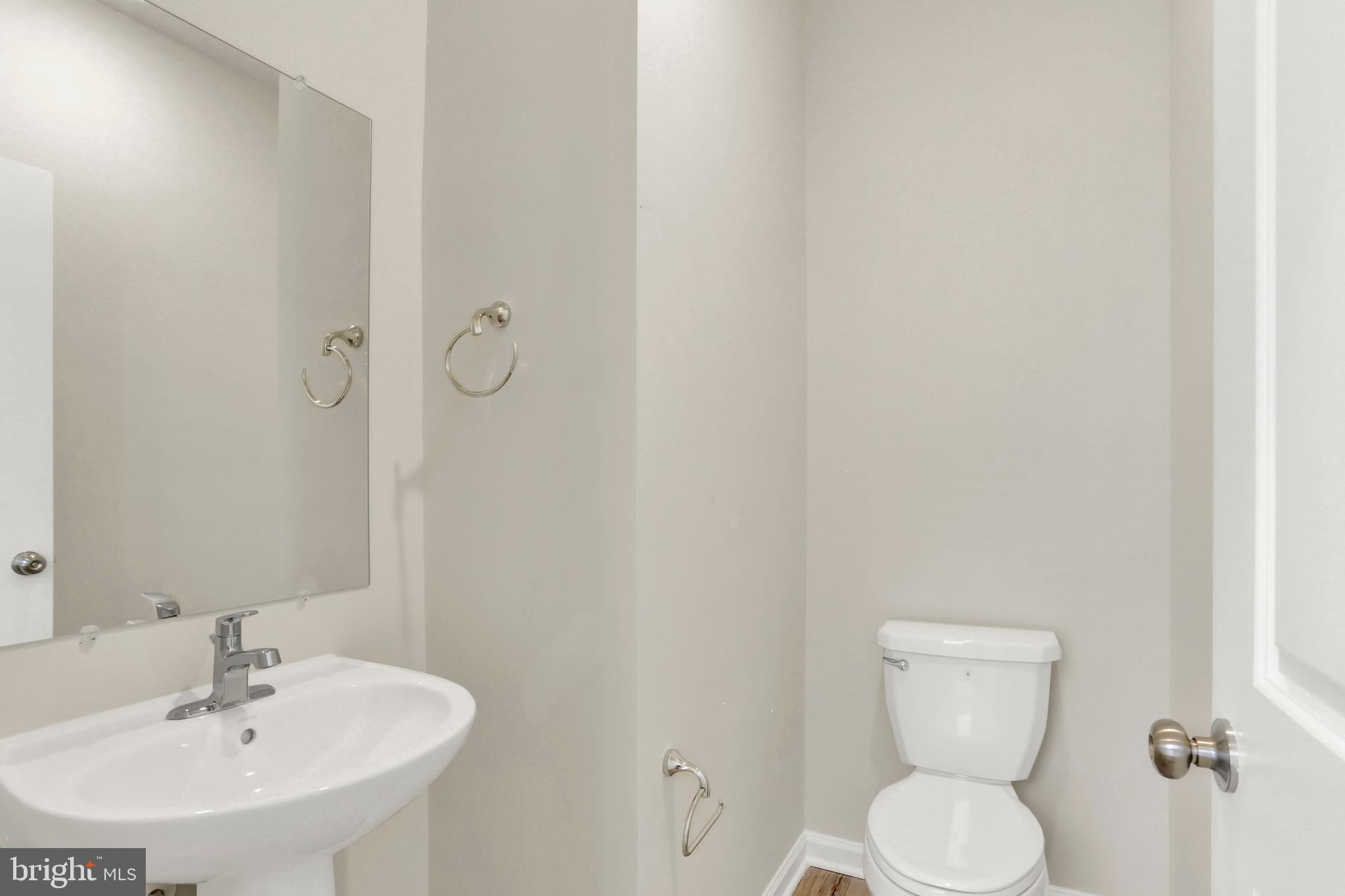 9666 Swallowtail Lane Manassas, VA 20110 - Photo 30 of 92 a bathroom with a toilet sink and mirror