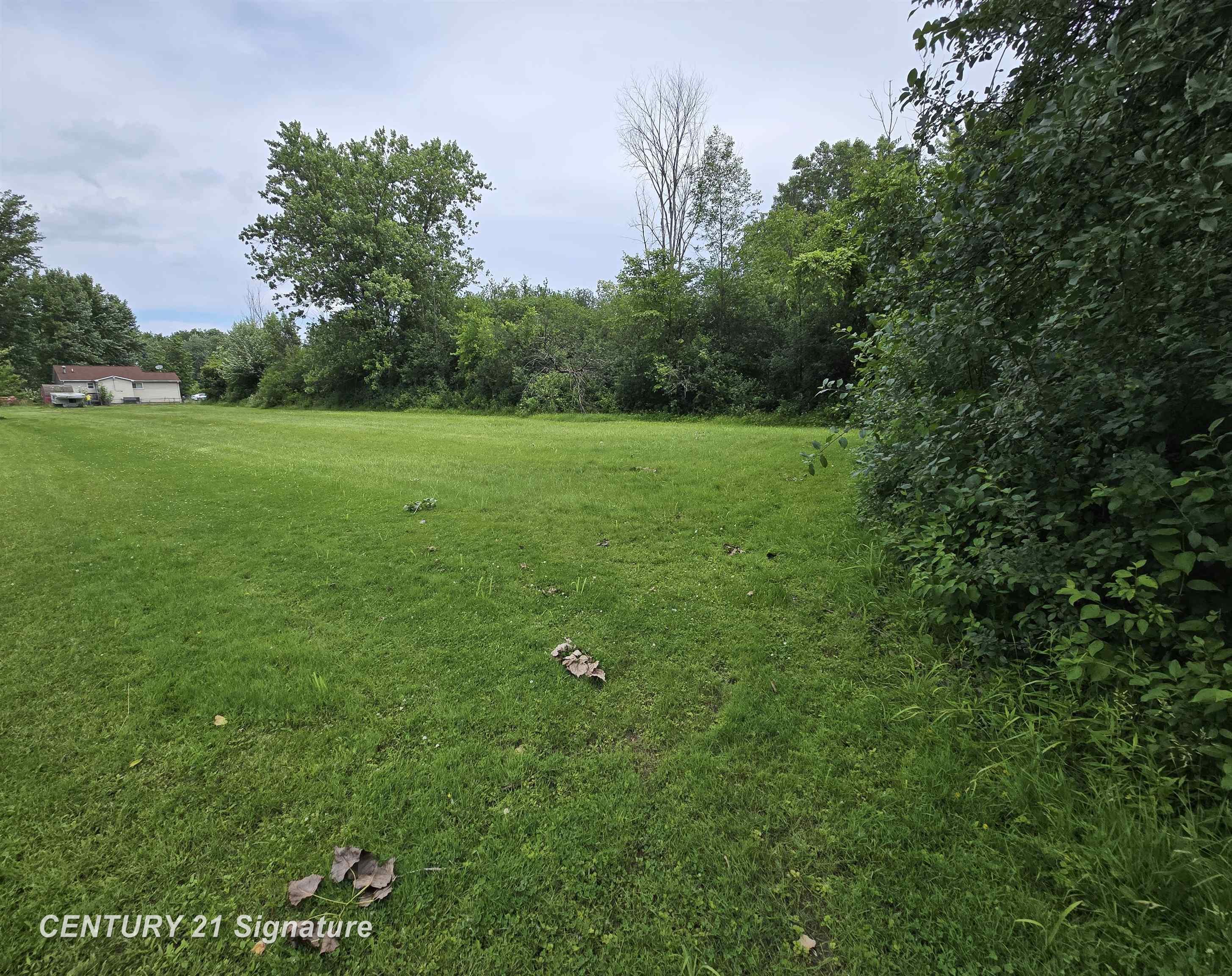 1677 Huntington Road Saginaw, MI 48601 - Photo 23 of 25 50145824-30ddbeb7-a49b-4d4e-8a6d-6f1e39f2bc91.JPG