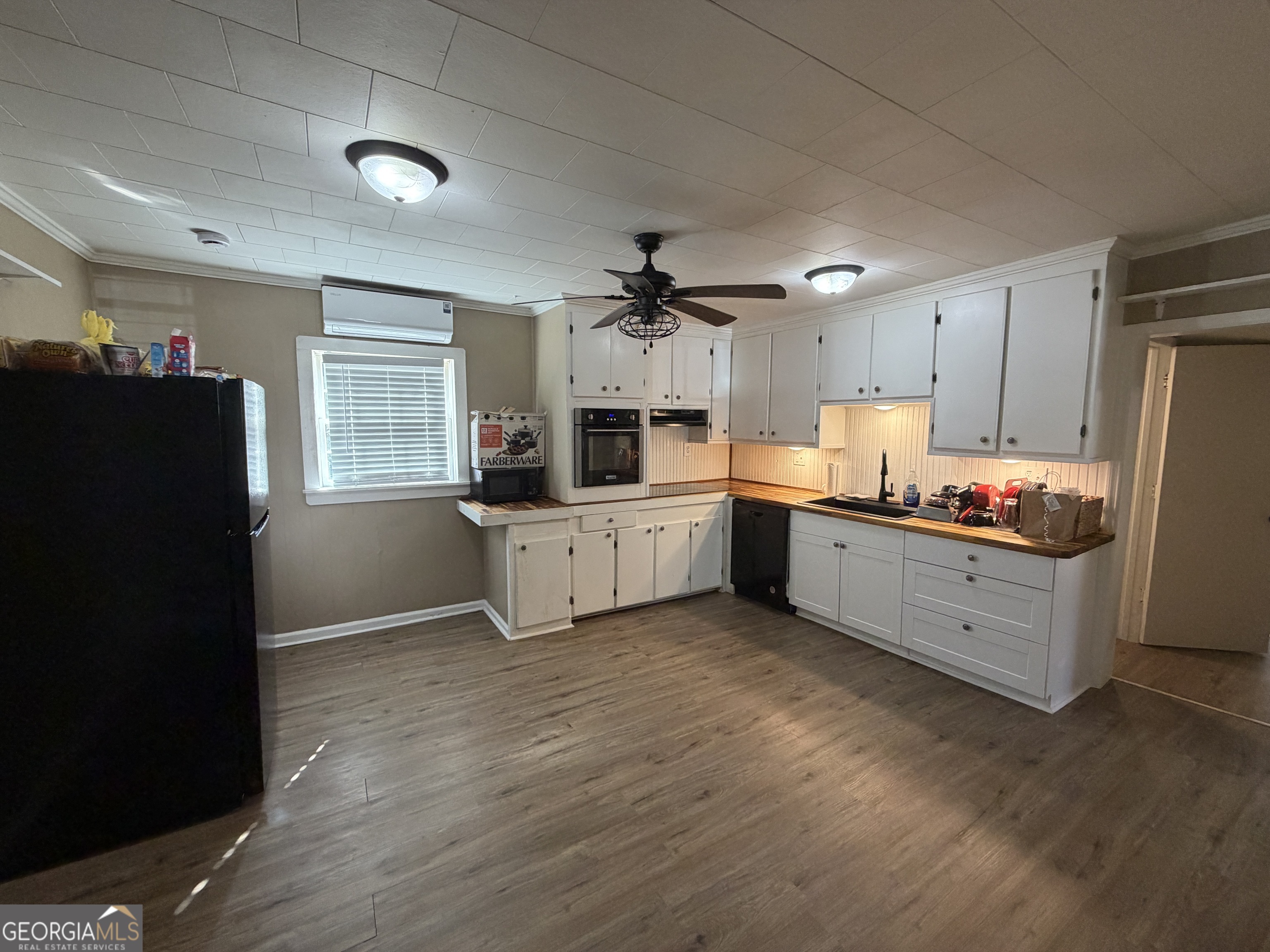 2936 Whitesville Road LaGrange, GA 30240 - Photo 28 of 42 a kitchen with granite countertop a refrigerator oven a sink dishwasher and a stove with wooden floor