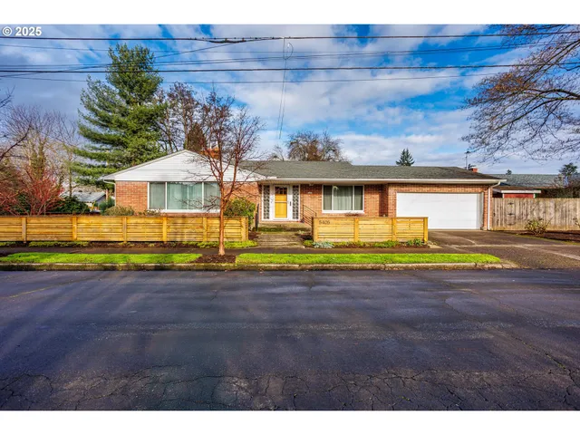 $775,000 | 5405 Southeast Mall Street, Portland, OR 97206