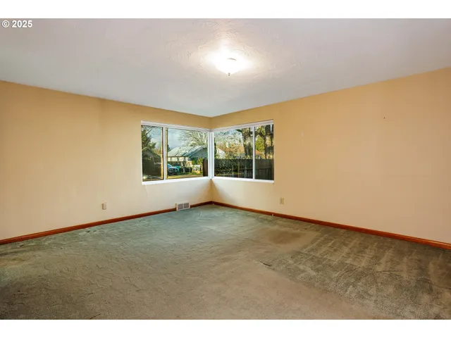 $775,000 | 5405 Southeast Mall Street, Portland, OR 97206