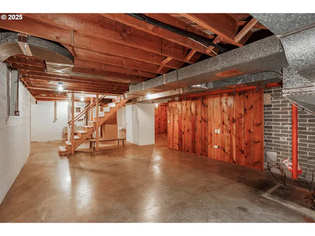 $775,000 | 5405 Southeast Mall Street, Portland, OR 97206