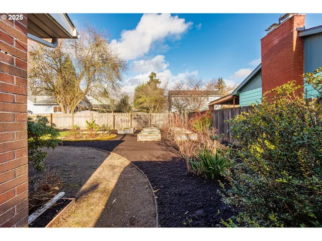 $775,000 | 5405 Southeast Mall Street, Portland, OR 97206