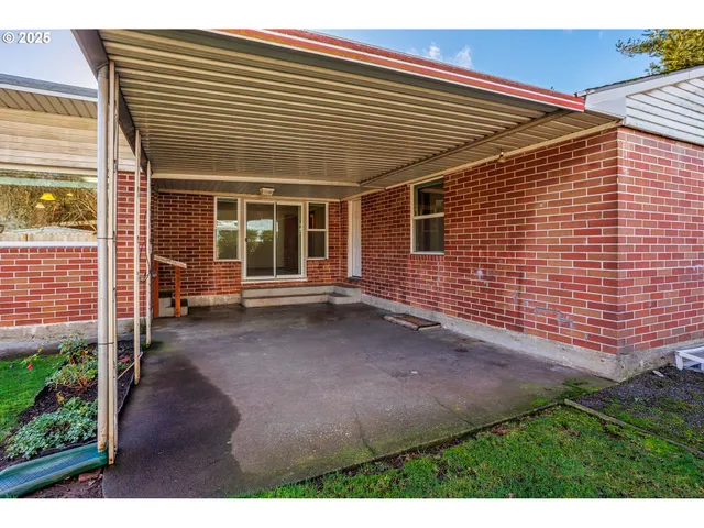 $775,000 | 5405 Southeast Mall Street, Portland, OR 97206