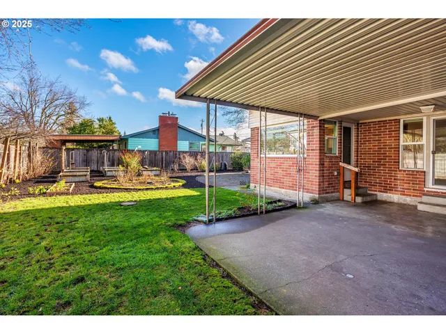 $775,000 | 5405 Southeast Mall Street, Portland, OR 97206