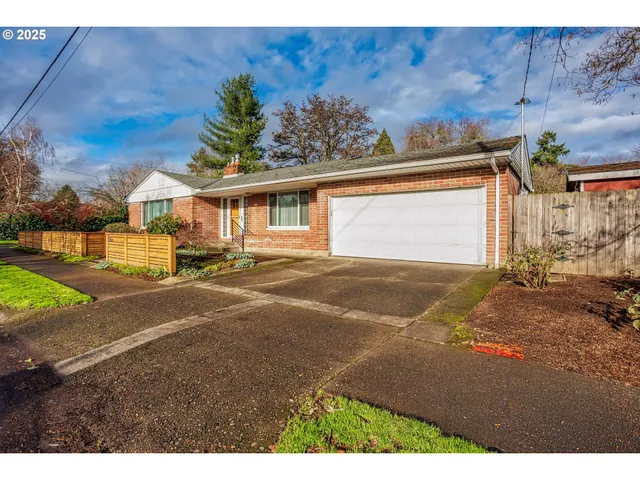 $775,000 | 5405 Southeast Mall Street, Portland, OR 97206