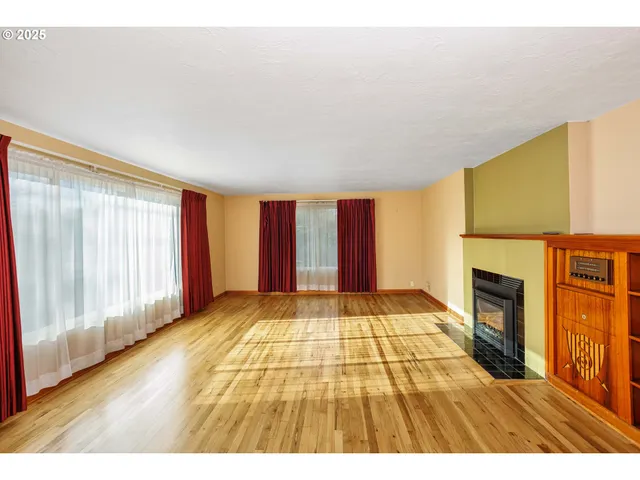 $775,000 | 5405 Southeast Mall Street, Portland, OR 97206