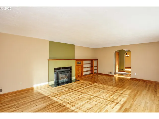 $775,000 | 5405 Southeast Mall Street, Portland, OR 97206