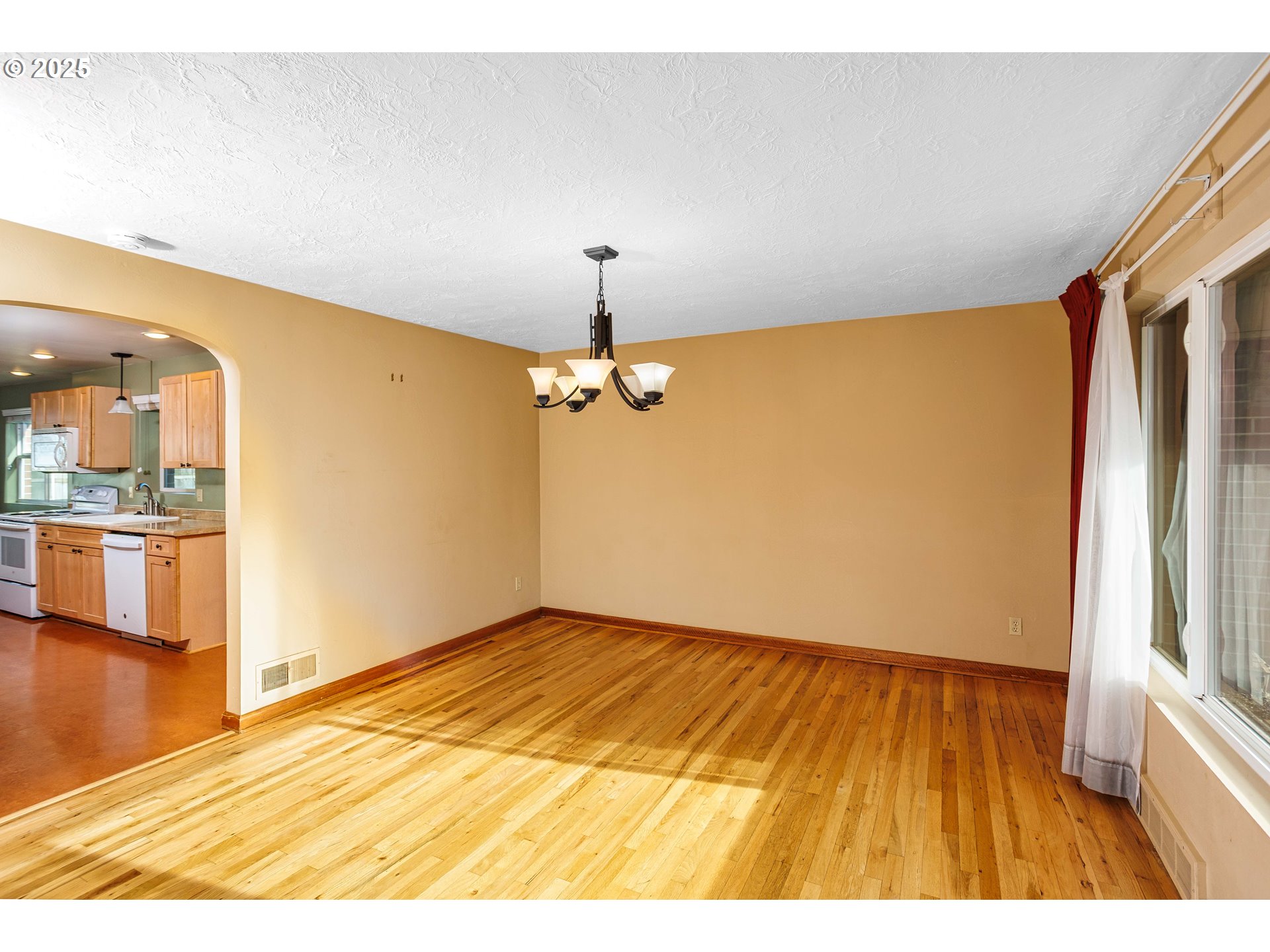 5405 Southeast Mall Street Portland, OR 97206 - Photo 7 of 29