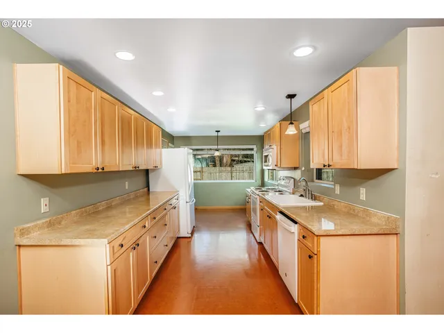 $775,000 | 5405 Southeast Mall Street, Portland, OR 97206