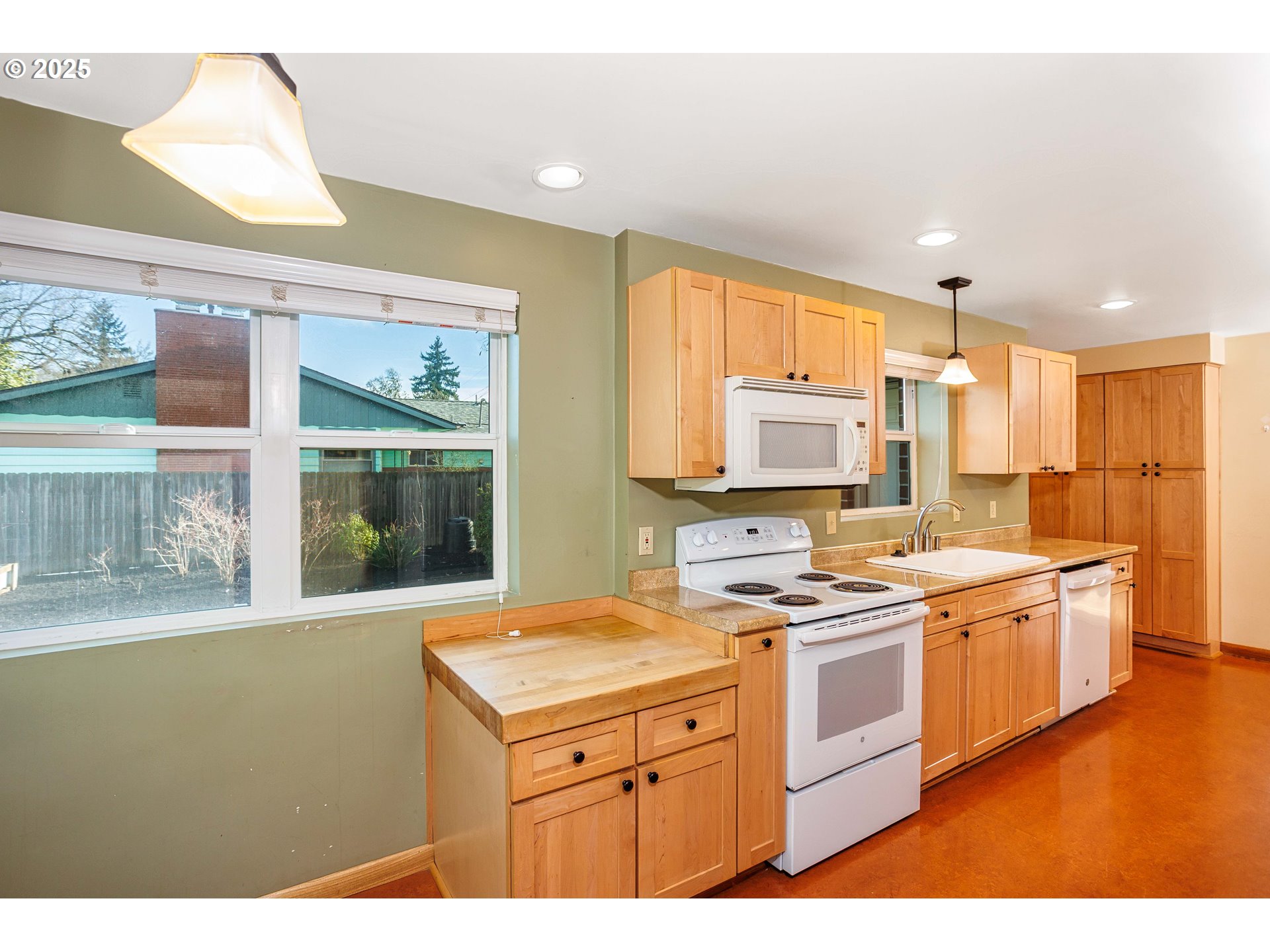 5405 Southeast Mall Street Portland, OR 97206 - Photo 9 of 29