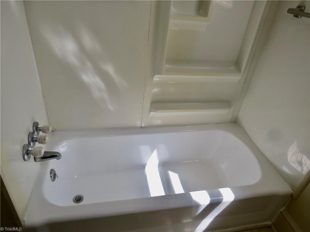 793 Wolf Island Road Reidsville, NC 27320 - Photo 18 of 22 Bathroom Tub