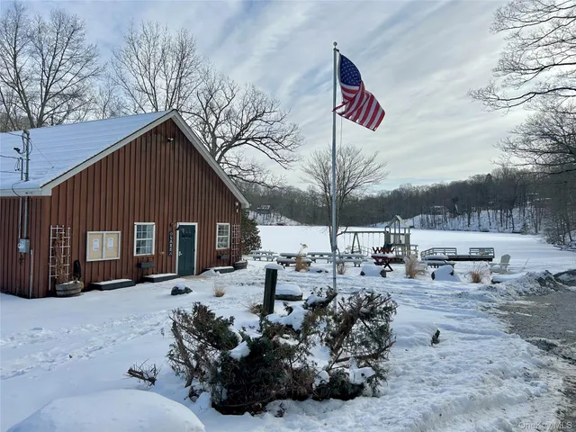 a sign that is on a bath tub