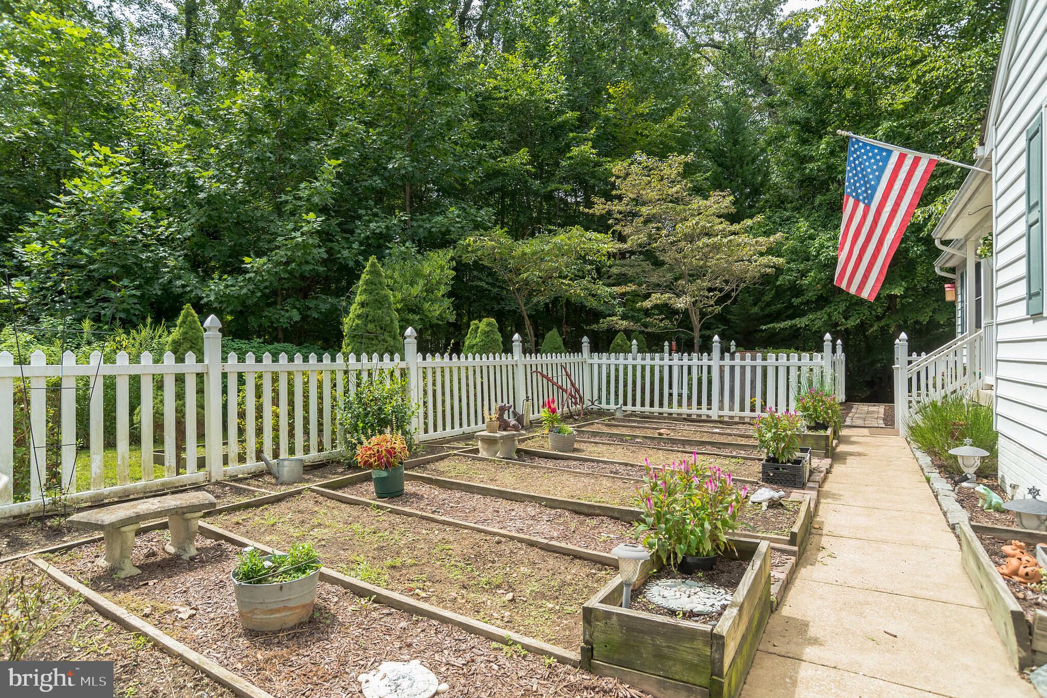 2102 Holly Neck Road Baltimore, MD 21221 - Photo 5 of 30