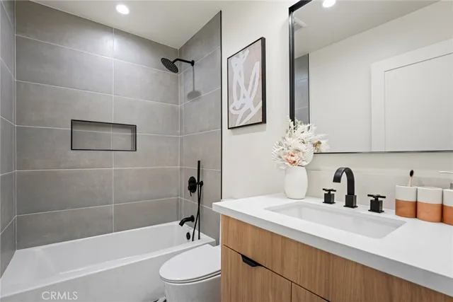 $1,550,000 | 5308 South Victoria Avenue, Los Angeles, CA 90043