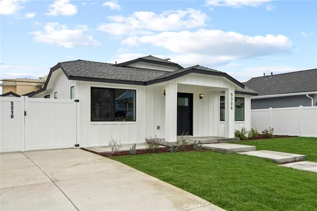 $1,550,000 | 5308 South Victoria Avenue, Los Angeles, CA 90043