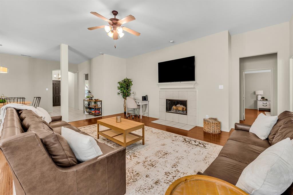 12109 Ridge Tree Road Fort Worth, TX 76036 - Photo 3 of 25