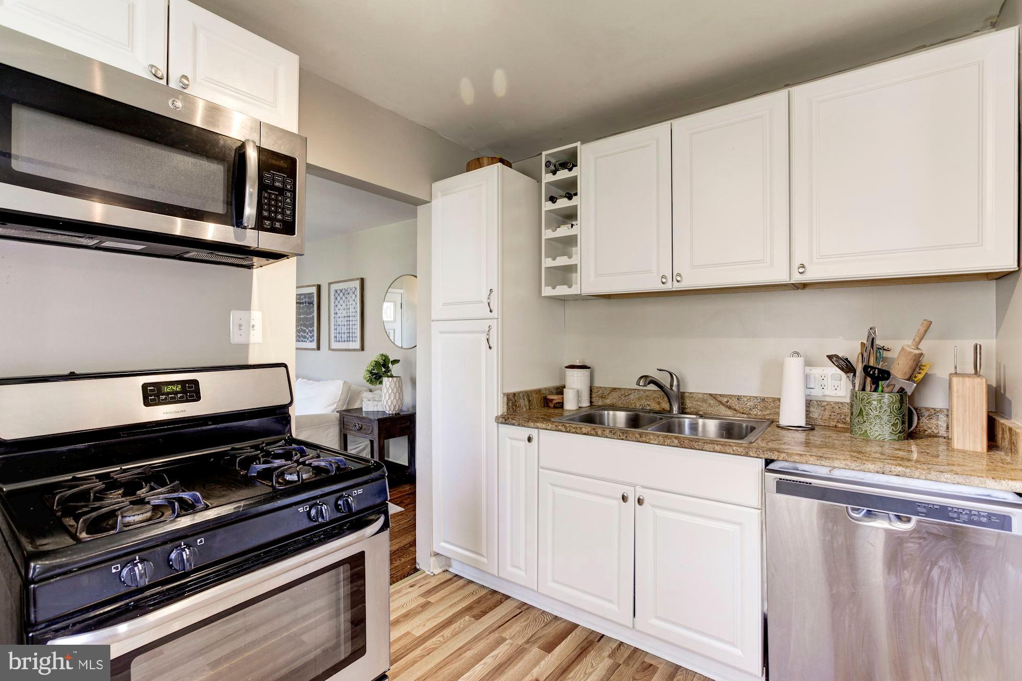 515 Pinewood Road Rockville, MD 20850 - Photo 14 of 40 Kitchen