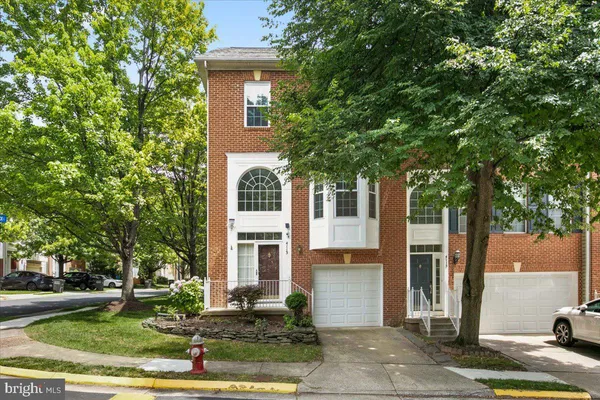 $3,350 | 4113 Flower, Fairfax, VA 22030