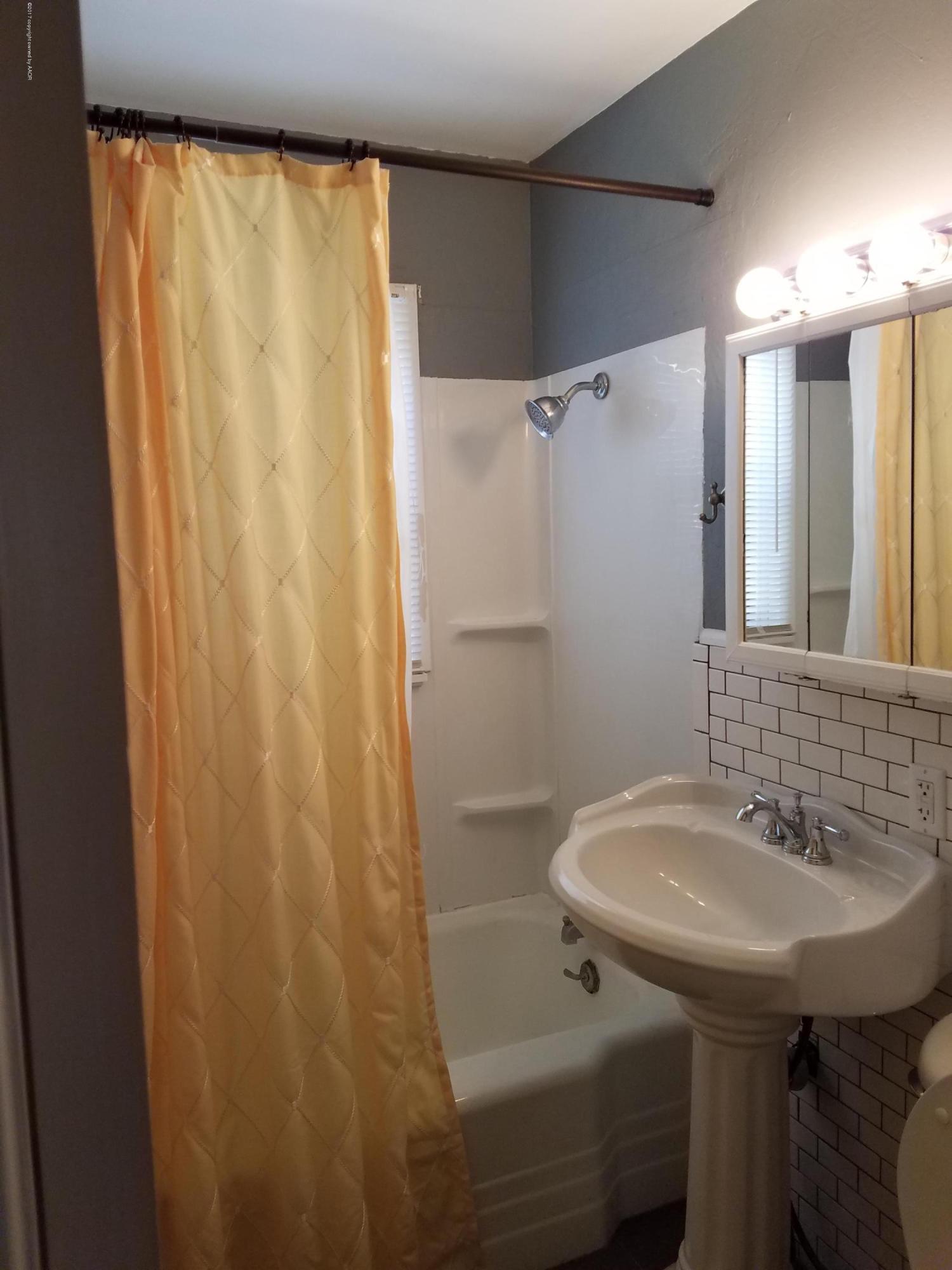 3622 South Hayden Street Amarillo, TX 79110 - Photo 9 of 11 3622 Hayden bathroom