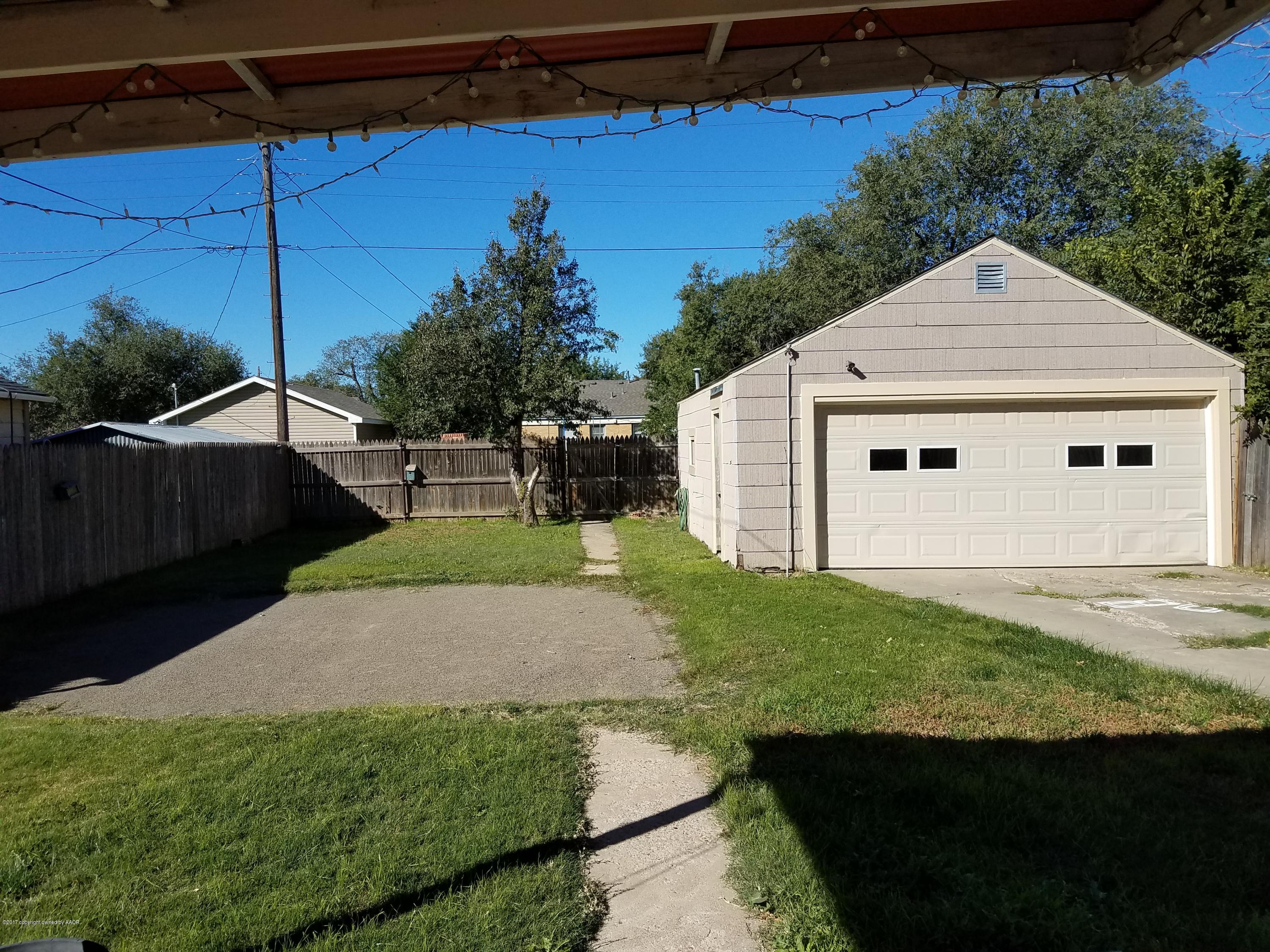3622 South Hayden Street Amarillo, TX 79110 - Photo 10 of 11 3622 Hayden Garage
