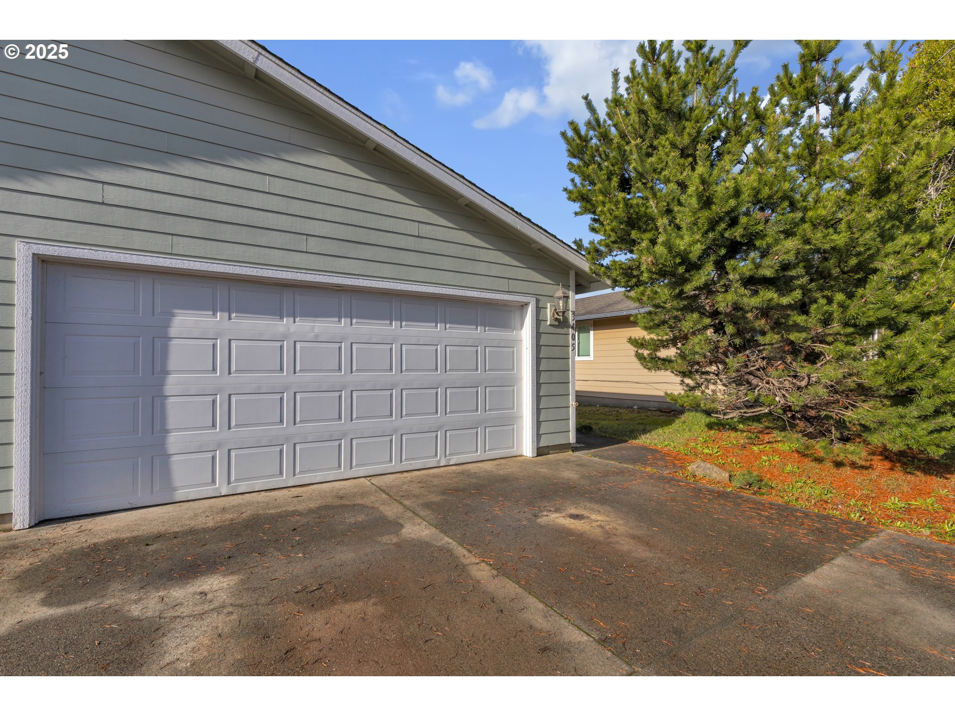 3397 Oak Street Florence, OR 97439 - Photo 25 of 48 a view of outdoor space yard and garage