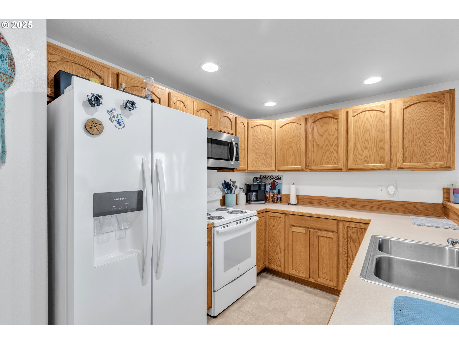 3397 Oak Street Florence, OR 97439 - Photo 33 of 48 a kitchen with stainless steel appliances a refrigerator sink and microwave