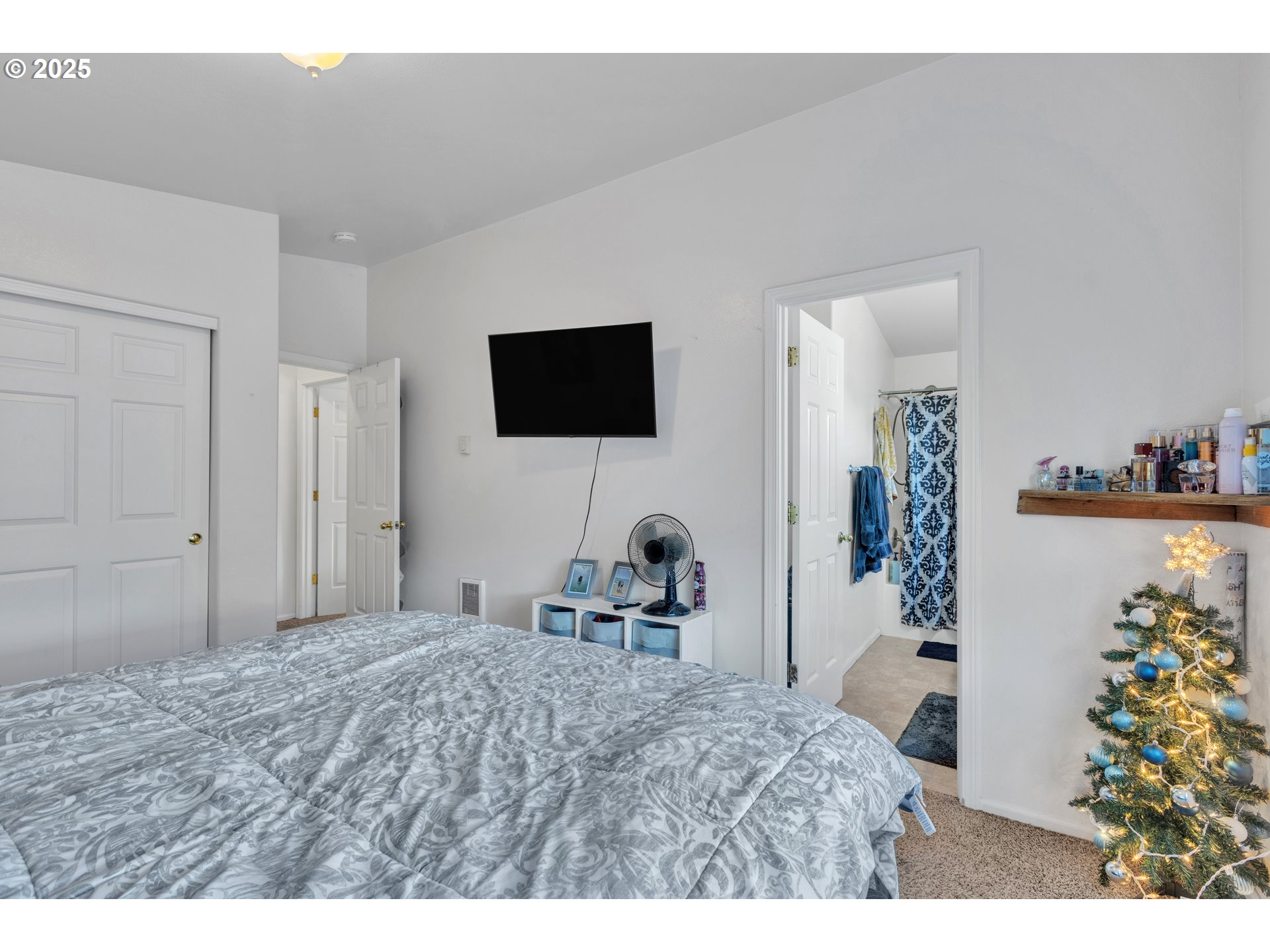 3397 Oak Street Florence, OR 97439 - Photo 39 of 48 a bedroom with a bed and a flat screen tv