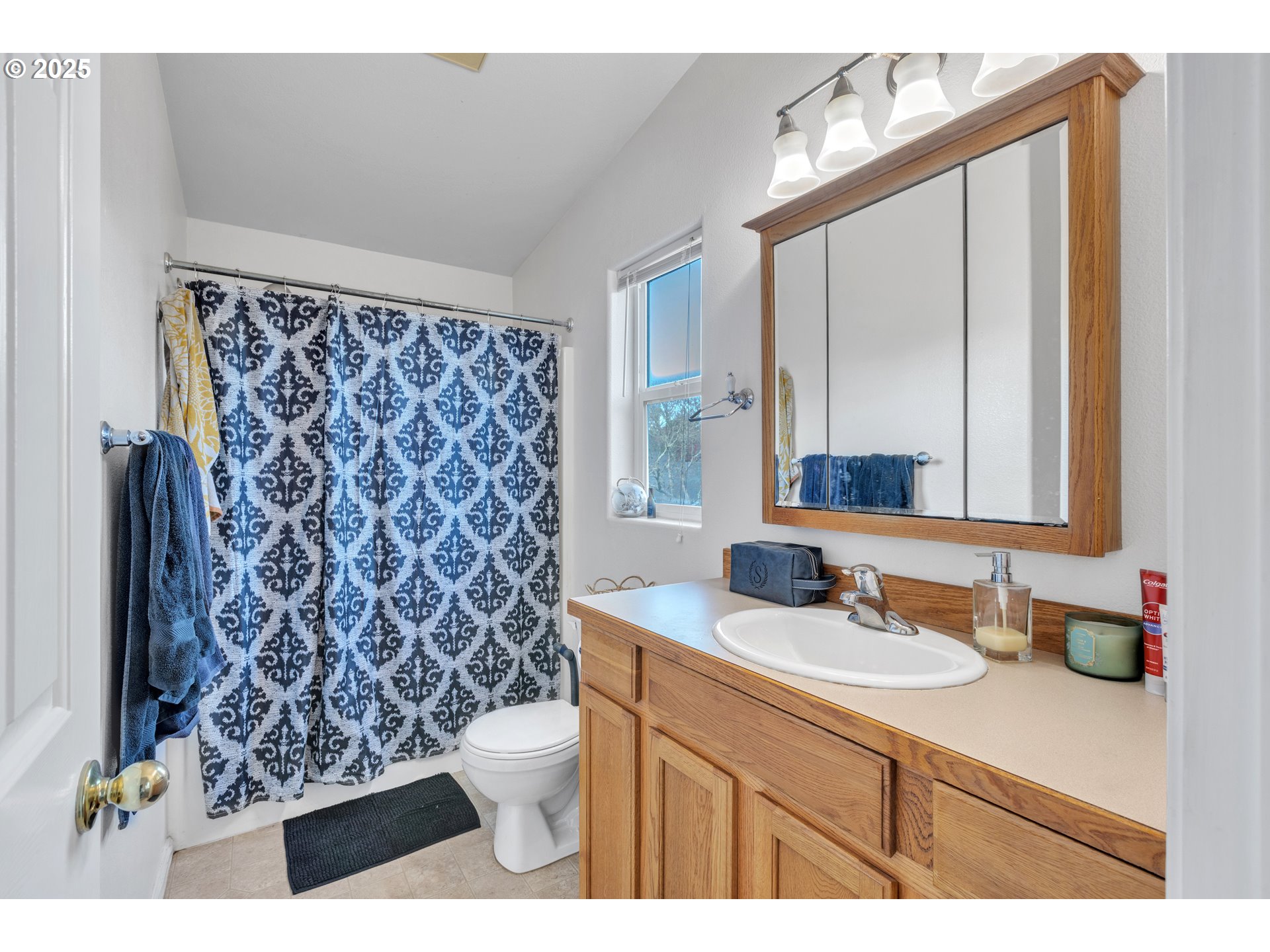 3397 Oak Street Florence, OR 97439 - Photo 40 of 48 a bathroom with a sink toilet and mirror