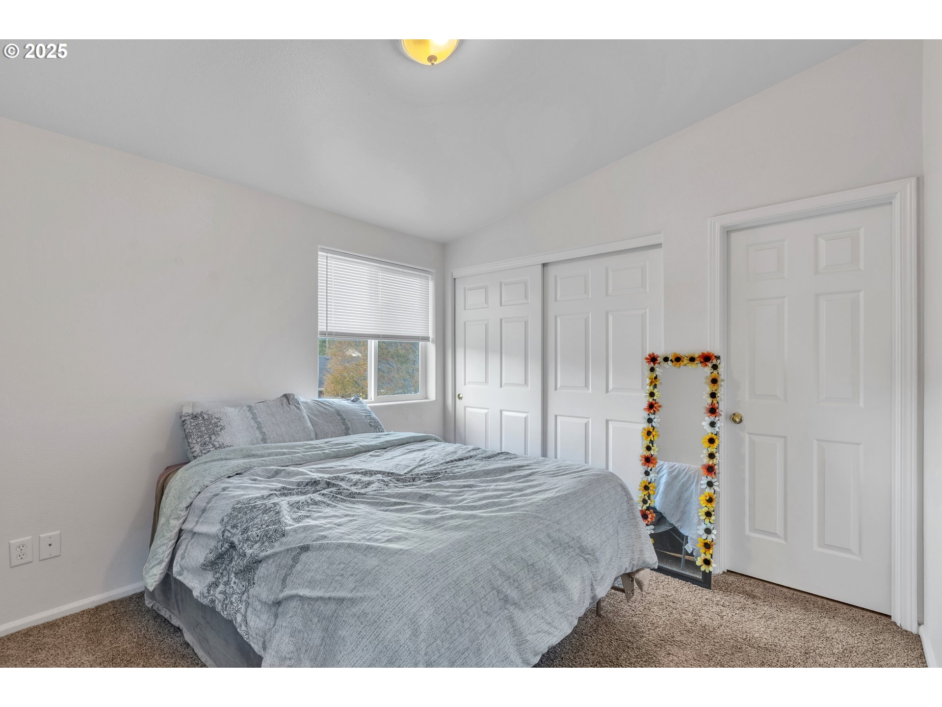 3397 Oak Street Florence, OR 97439 - Photo 41 of 48 a bedroom with a bed and a window