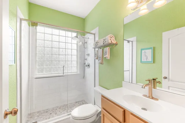 a view of livingroom with hardwood floor and ceiling fan