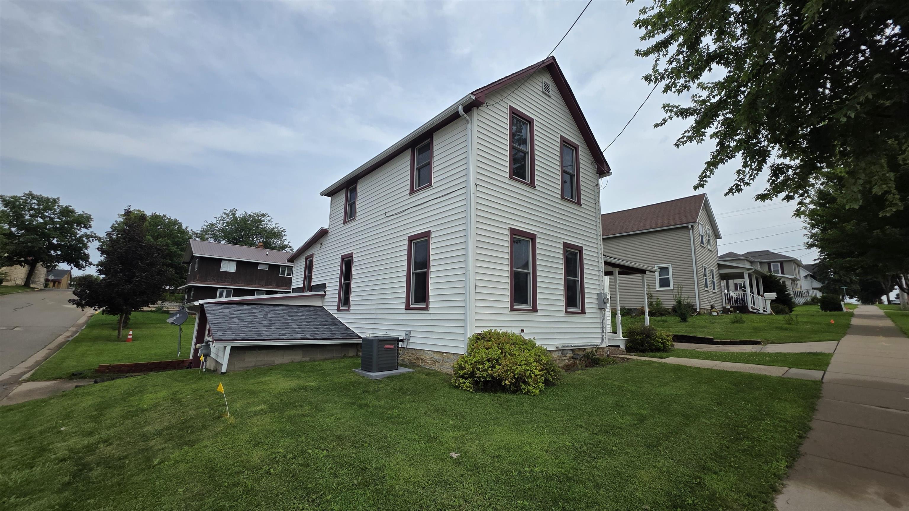 245 West Walnut Street Lancaster, WI 53813 - Photo 3 of 36 Gallery Image 3