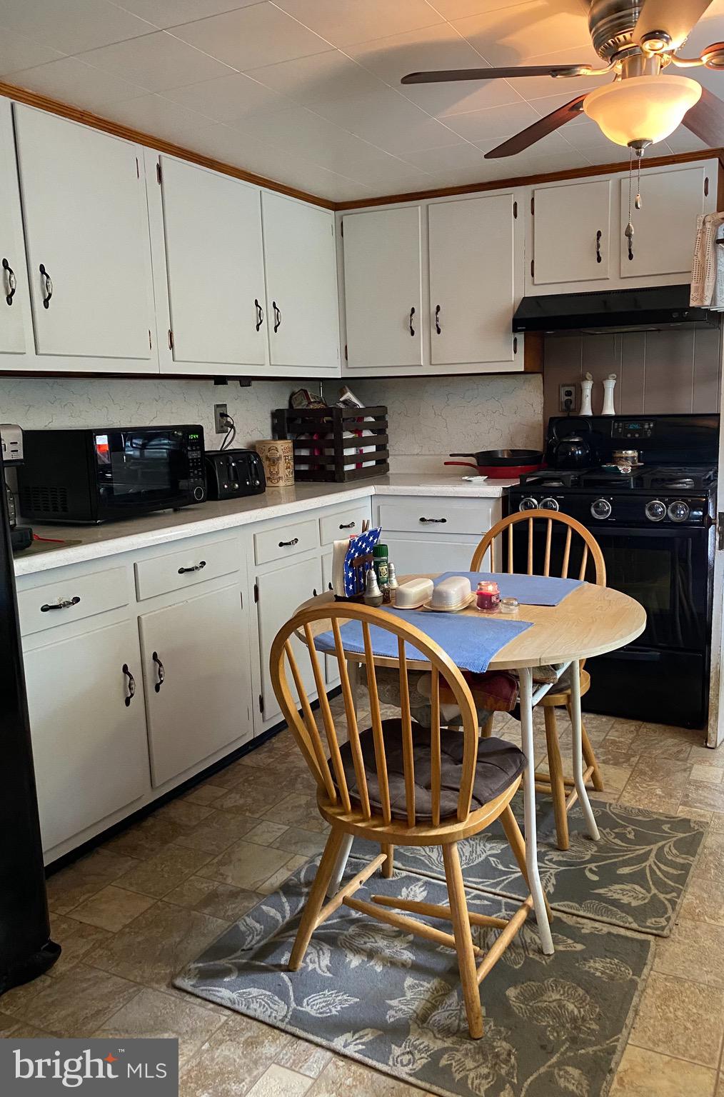 1602 South Forge Road Palmyra, PA 17078 - Photo 16 of 35 Country kitchen