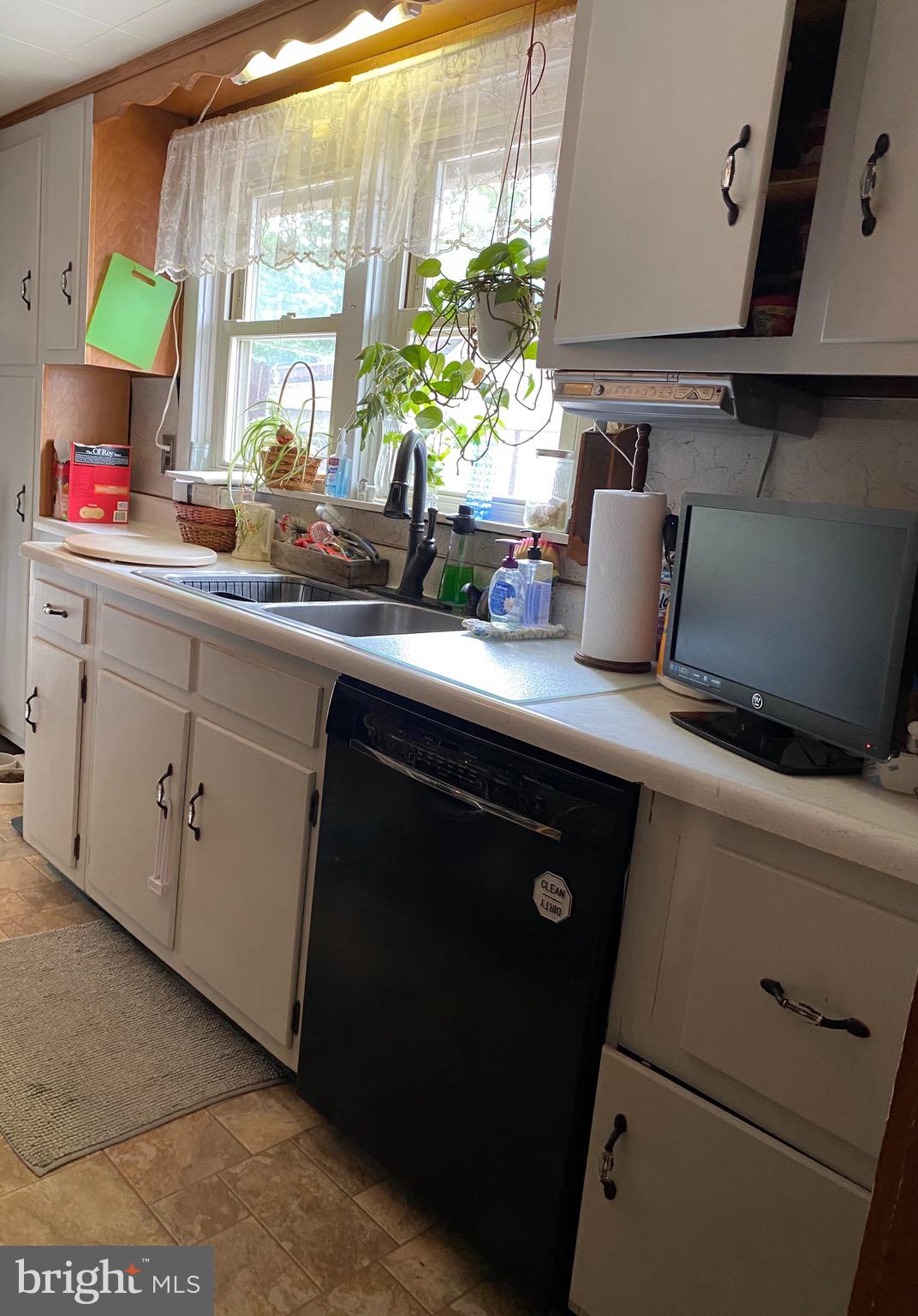 1602 South Forge Road Palmyra, PA 17078 - Photo 18 of 35 Plenty of counter space