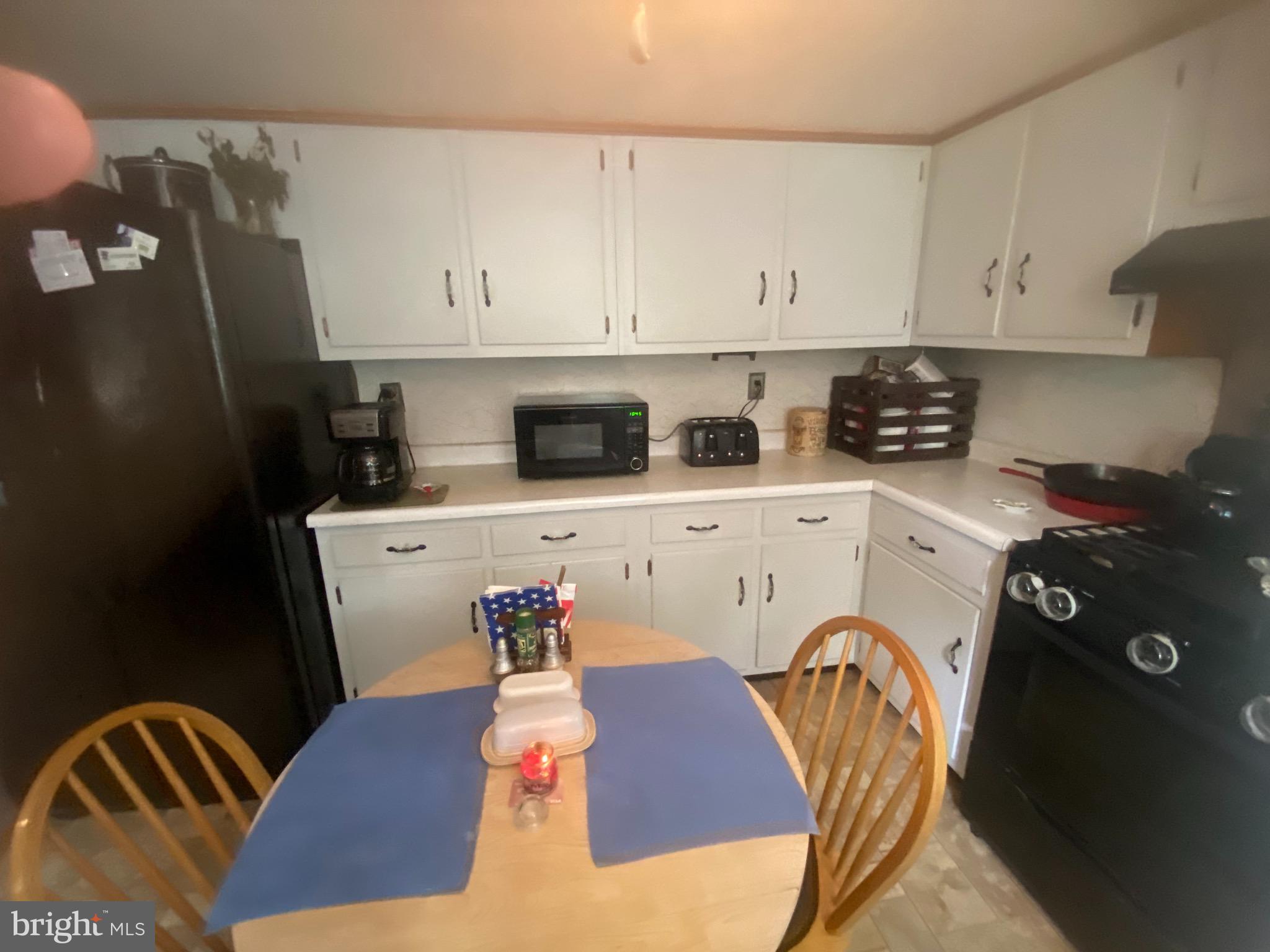 1602 South Forge Road Palmyra, PA 17078 - Photo 19 of 35 Country kitchen