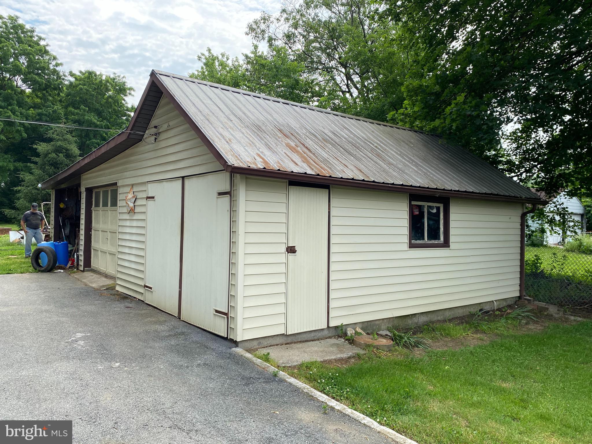 1602 South Forge Road Palmyra, PA 17078 - Photo 9 of 35 Ample garage space, any motor heads out there?
