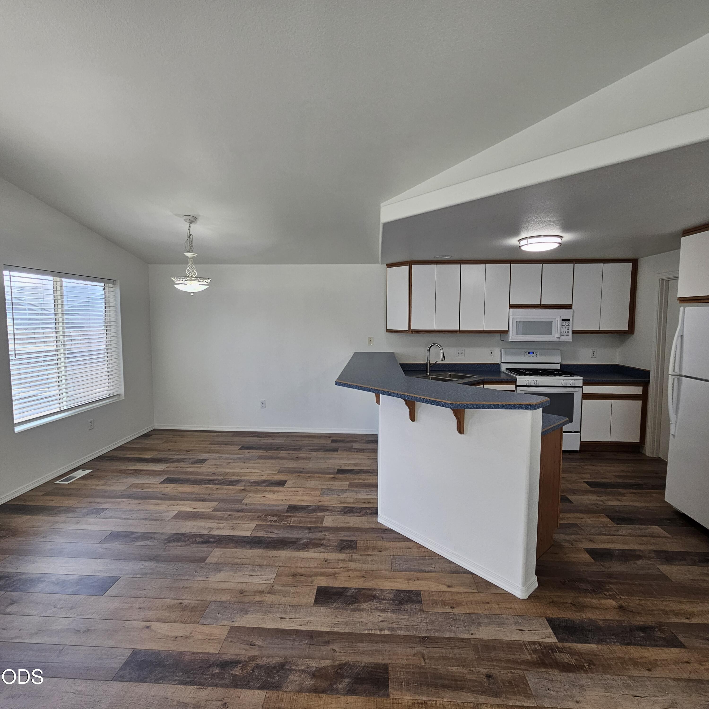569 Northeast Negus Loop Redmond, OR 97756 - Photo 6 of 32