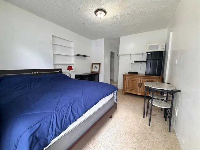 $1,000 | 1822 Cleveland Street, Unit 1REAR, Hollywood, FL 33020