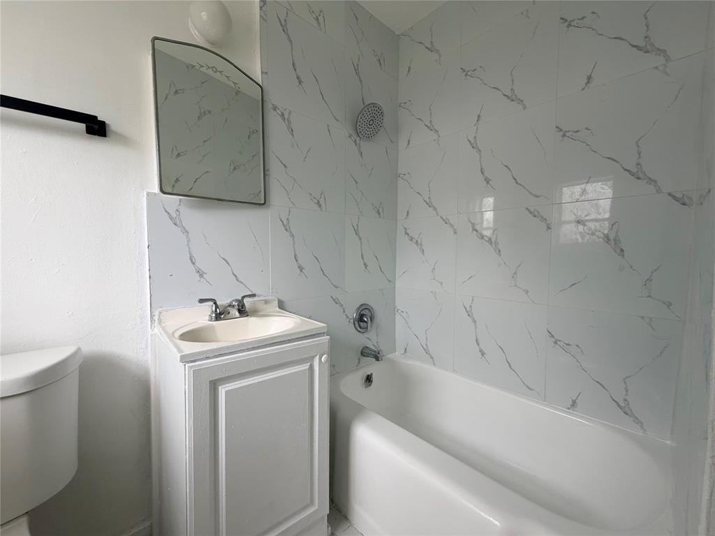 1822 Cleveland Street, Unit 1REAR Hollywood, FL 33020 - Photo 5 of 6 a bathroom with a sink a toilet and bathtub