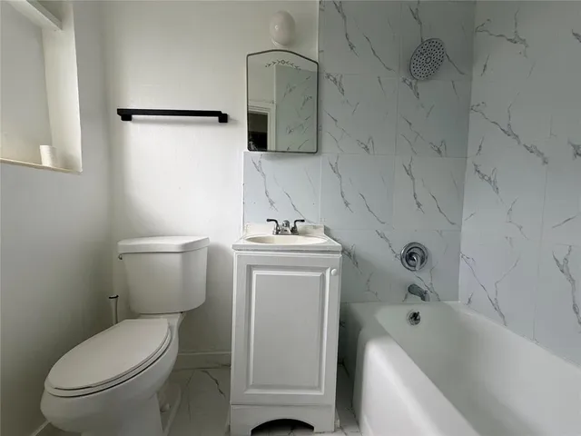 $1,000 | 1822 Cleveland Street, Unit 1REAR, Hollywood, FL 33020