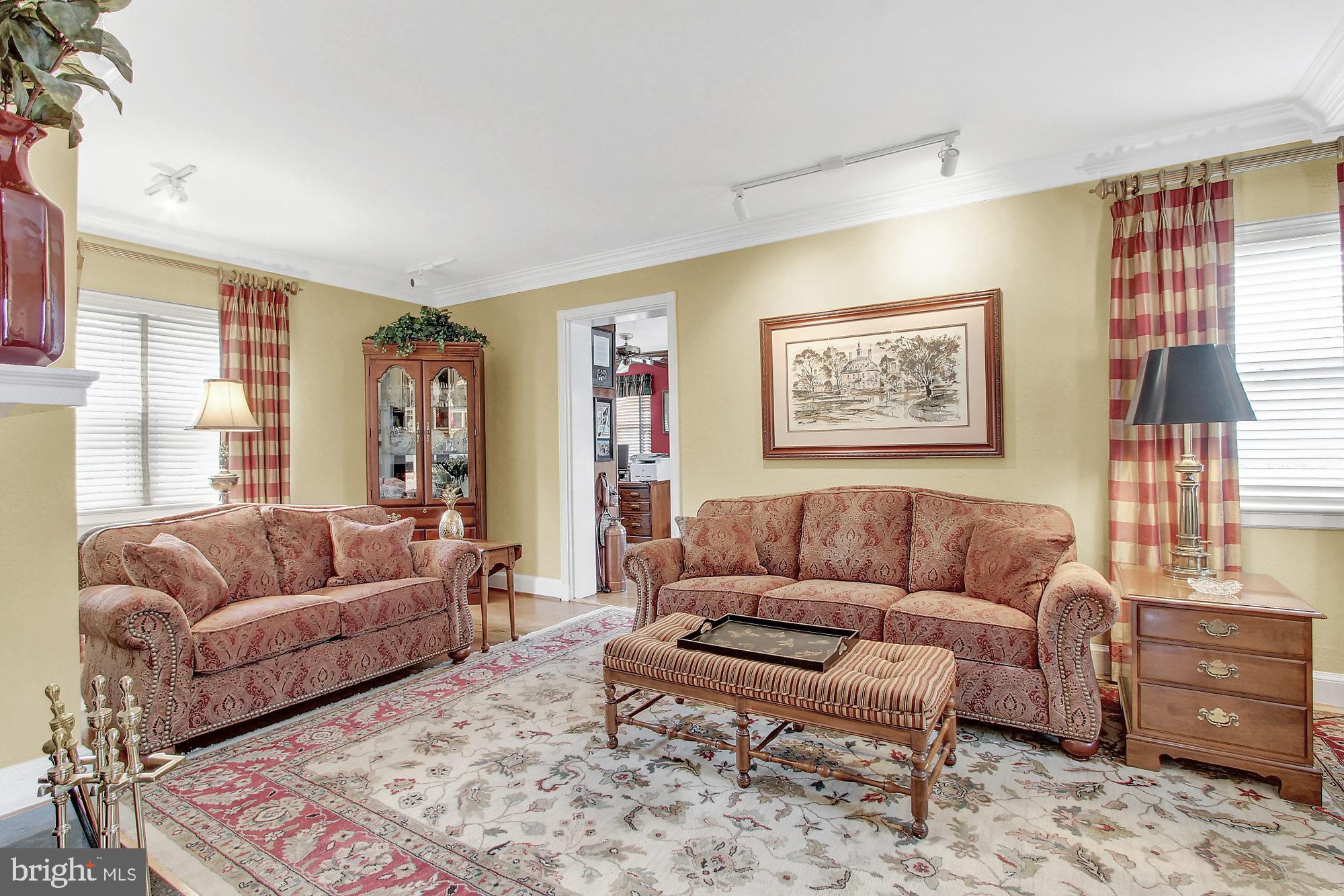 403 Marlow Road Baltimore, MD 21218 - Photo 6 of 36 Living room
