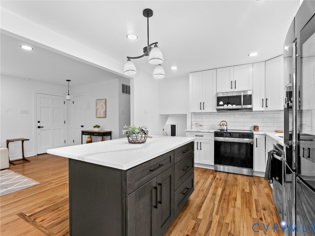 7361 Creek Ridge Road Henrico, VA 23231 - Photo 12 of 51 Kitchen featuring a central island with a light-to